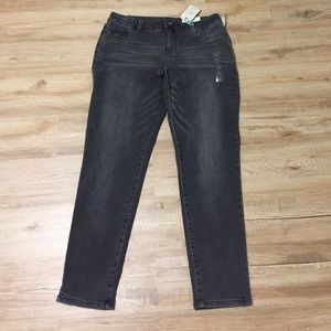 **MAKE OFFER** Maurices jeggings. Large short